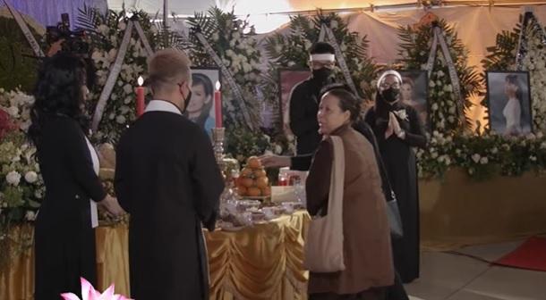 Đồng nghiệp, khán giả hải ngoại nườm nượp viếng Phi Nhung-10