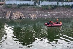 Người phụ nữ ở Hà Nội nhảy sông Tô Lịch đen đặc tự sát