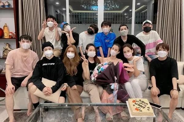 Ảnh sinh nhật Đông Nhi bị chỉ trích gắt vì để bé Winnie ở trần-10