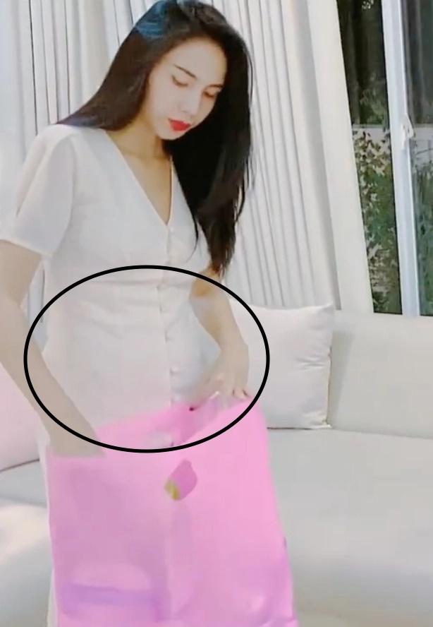 Thủy Tiên bụng lùm lùm nghi bầu lần 2: Lúc phủ nhận, khi lặng im-3