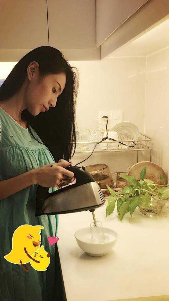 Thủy Tiên bụng lùm lùm nghi bầu lần 2: Lúc phủ nhận, khi lặng im-6