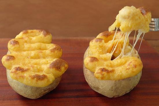 Món khoai tây nướng bọc thịt gà cho ngày mưa
