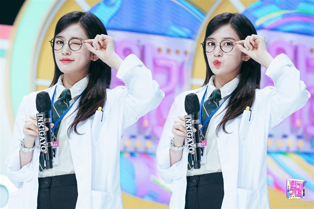 Cựu thành viên IZ*ONE bị mất vị trí MC chỉ vì từng bị Covid-19?-3