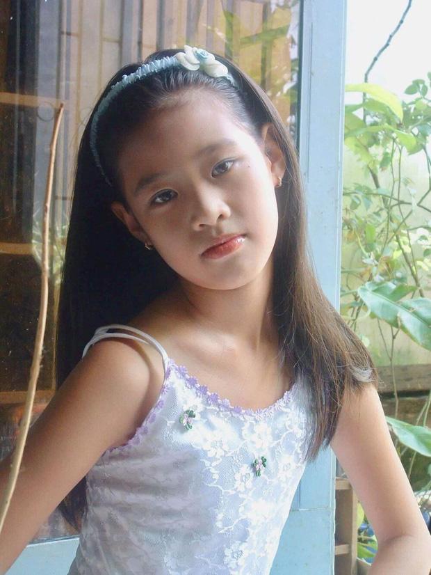 Đăng quang 2 năm, Khánh Vân vẫn tranh cãi răng hô, mắt lờ đờ-16