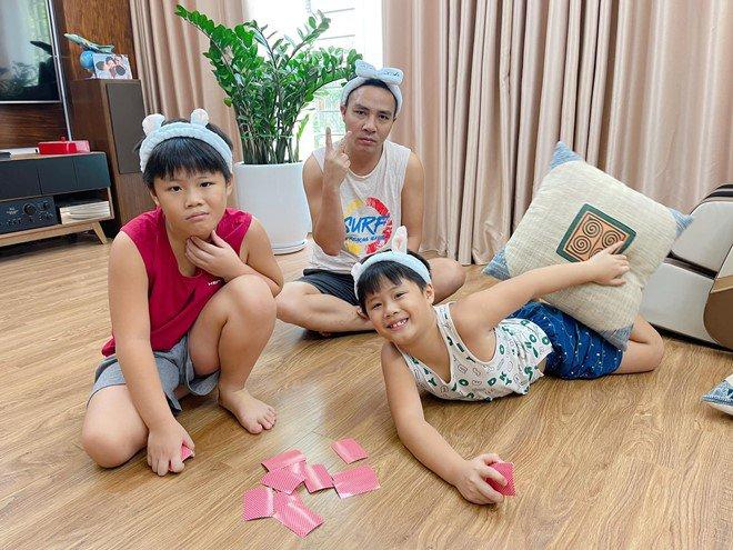 MC Hoàng Linh công khai danh tính 2 đại gia chống lưng-9