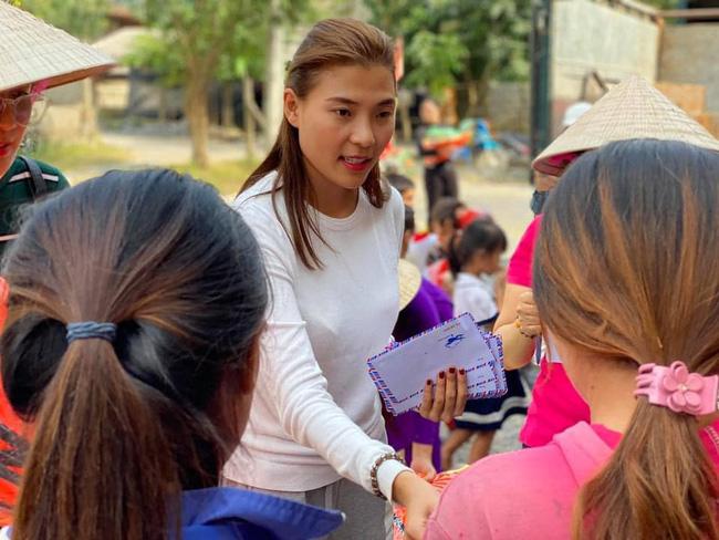 Nữ đại gia chất vấn từ thiện Thúy Diễm - Lương Thế Thành-6