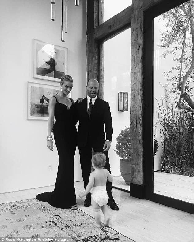 Bộ ảnh gia đình Đông Nhi bị soi đạo ý tưởng nước ngoài-3