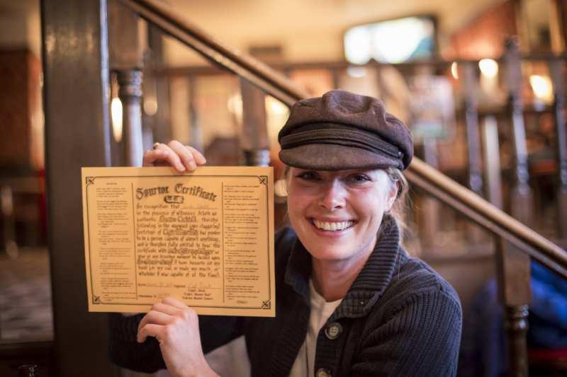 Món rượu chứa ngón chân người ở Canada-4