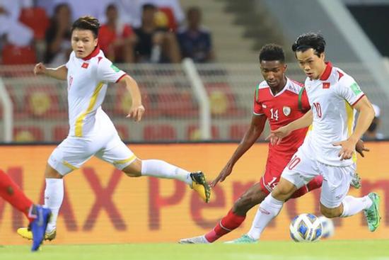 HLV Quốc Vượng: ‘Có VAR, hậu vệ Việt Nam không qua được trọng tài’