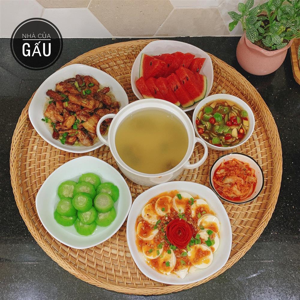 Vợ trẻ 9x nấu cơm chỉ dưới 100k mà đầy ắp món ngon xịn sò-9