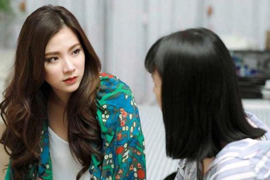 Chị dâu ăn lẩu, ném thẳng túi trứng vào bồn rồi tuyên bố sốc óc
