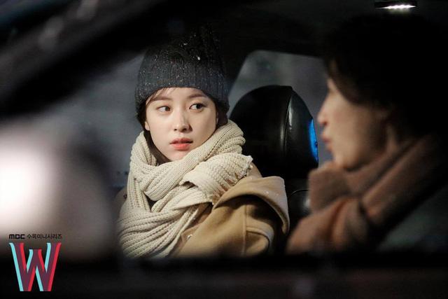 Han Hyo Joo tái xuất vẫn bị đay nghiến về scandal của em trai-5