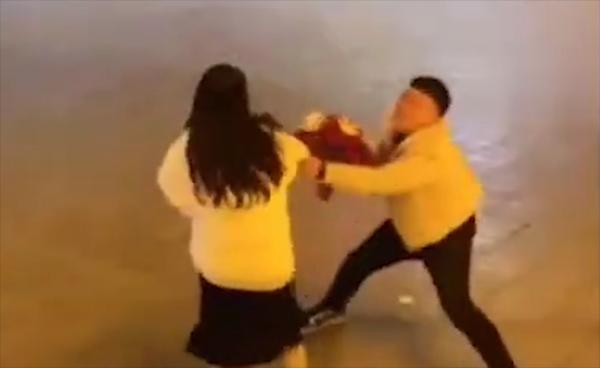 Vất vả nuôi bạn gái đi học, chàng trai bị đá ngay sau lễ tốt nghiệp-2