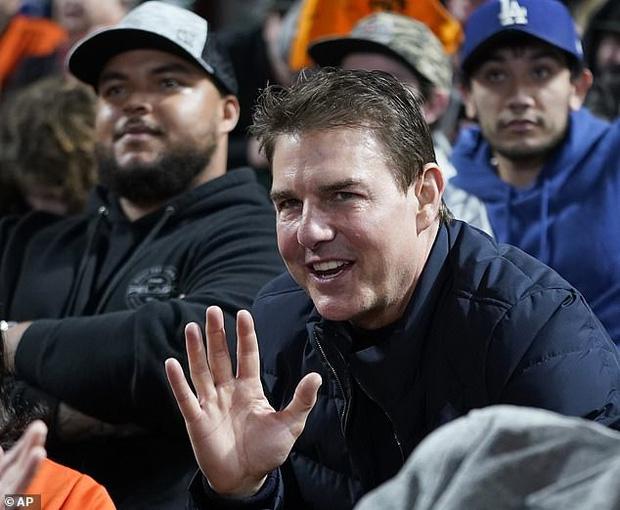 Tom Cruise mặt căng phồng như bơm hơi sắp nổ, biến dạng vì dao kéo?-3