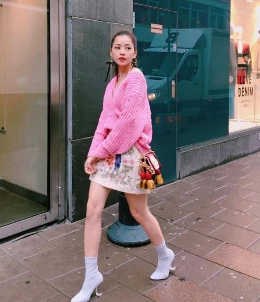 Chi Pu sexy ngút ngàn dù lên đồ kín bưng với boots cổ lửng-7