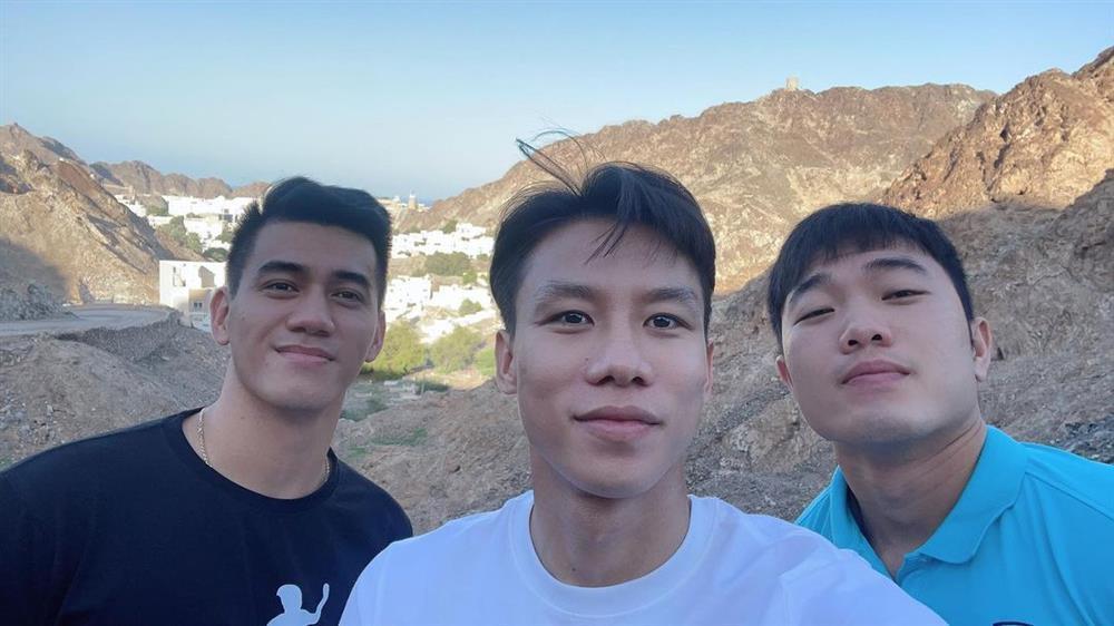 Tuyển Việt Nam gặp sự cố trên đường về nước-3