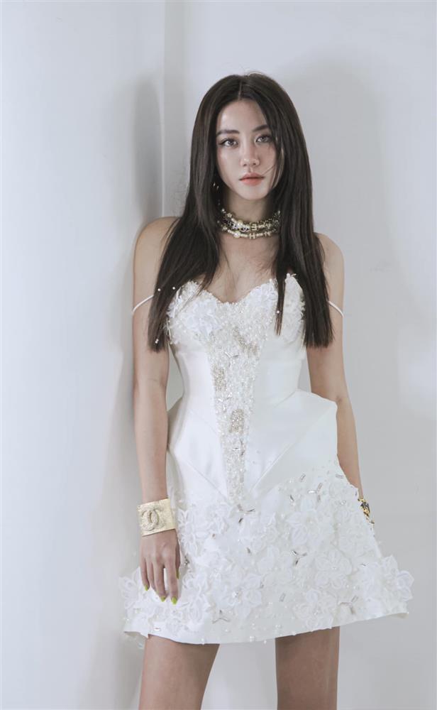 Sau tạo hình Jisoo, Văn Mai Hương thả rông táo bạo-2