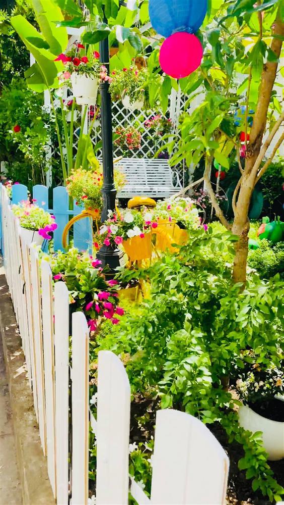 Vy Oanh khoe cận cảnh biệt thự ngập sắc hoa chồng tặng-6