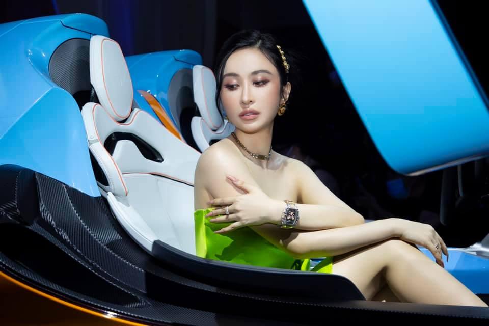 Minh Nhựa khoe ảnh tình tứ bên vợ cùng siêu xe trăm tỷ-6