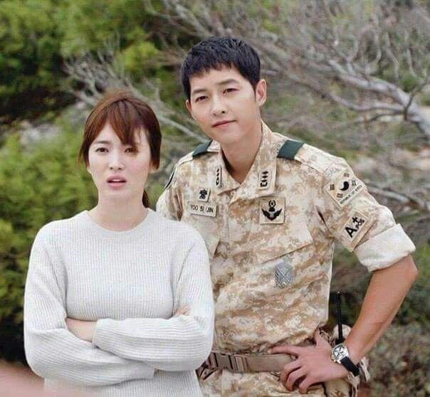 Song Hye Kyo và dàn tình trẻ màn ảnh: Song Joong Ki hợp mà toang-1