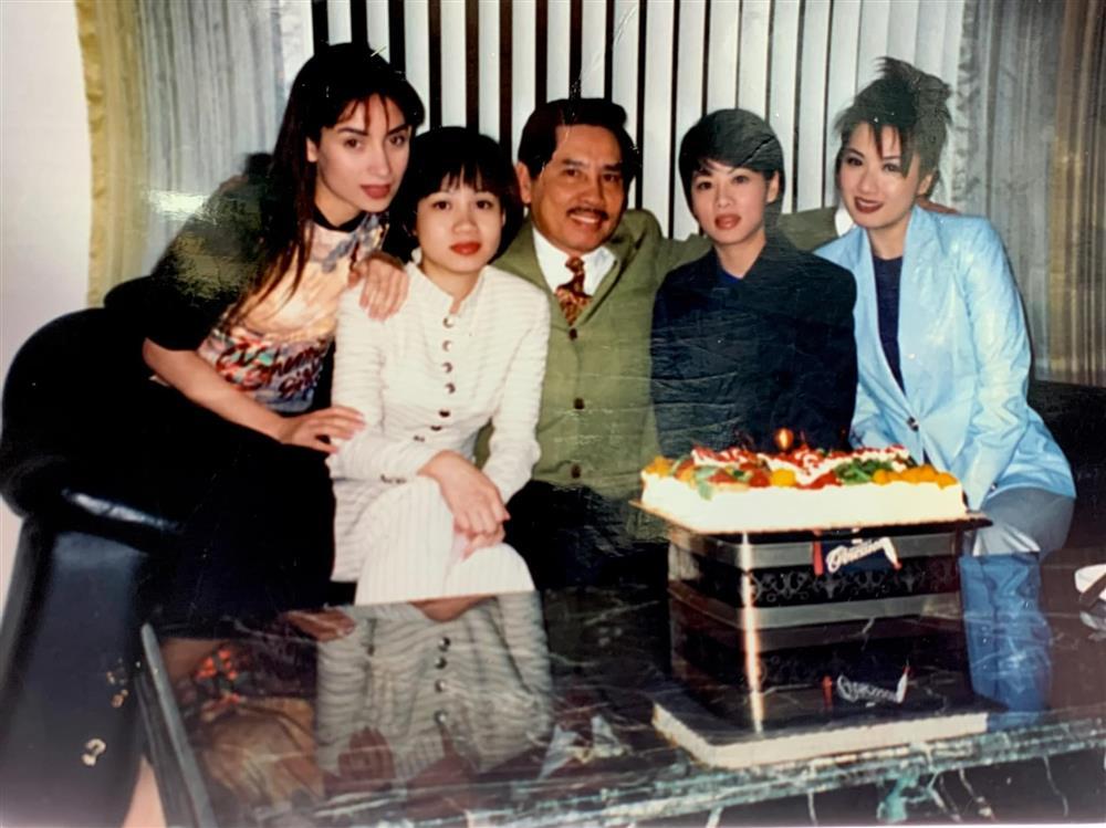 Trizzie Phương Trinh khoe ảnh Phi Nhung là em ruột-1