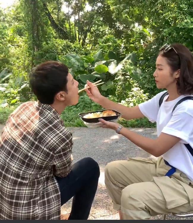 Khả Ngân và Thanh Sơn lộ hint mới, fan cật lực chèo thuyền-6