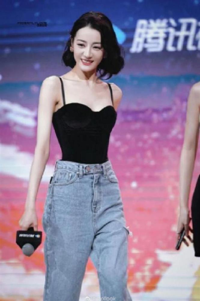 Gầy mặc rẻ rách cũng đẹp nhưng sao Cbiz này chứng minh ngược lại-1