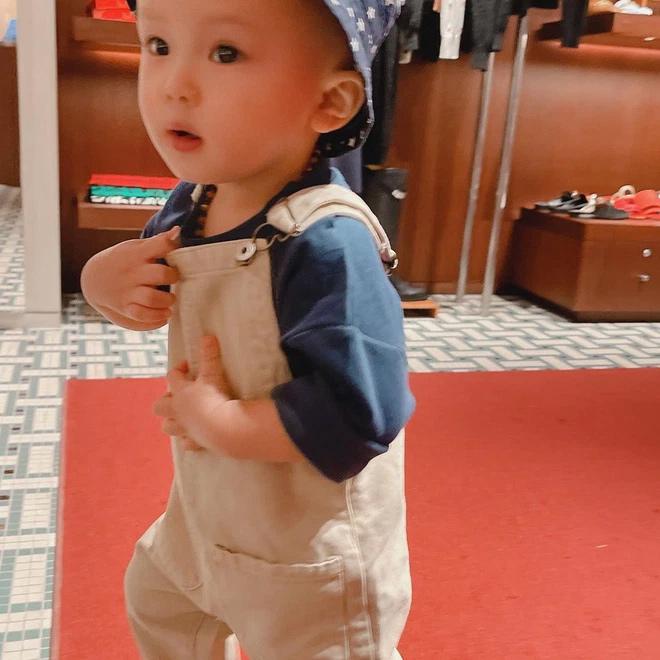 Cận gương mặt siêu cưng của quý tử 1 tuổi nhà Đỗ Duy Mạnh-2