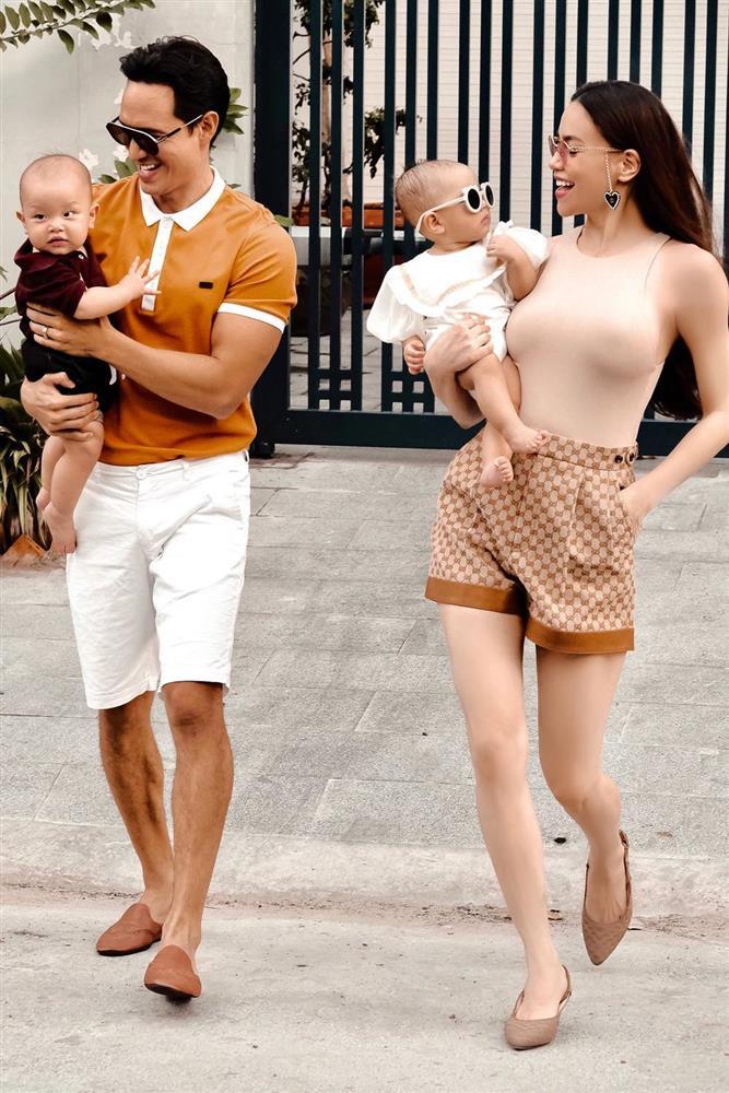 Hồ Ngọc Hà xả vai mẹ bỉm nhưng bị chê vì quần short ngắn cũn lộ vòng 3-4