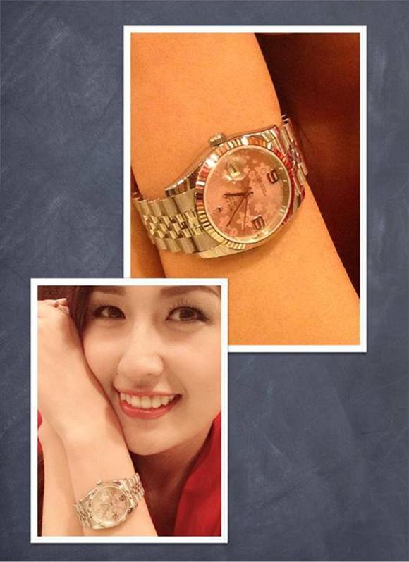 Chân dài cũng là một tay chơi hàng hiệu đích thực khi sở hữu BST đồng hồ đáng nể. Hoa hậu từng đeo chiếc đồng hồ Rolex bằng vàng giá khoảng 1 tỷ đồng.
