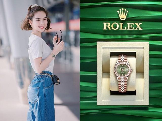Tủ đồ hiệu của cô không thể thiếu chiếc Rolex Lady Datejust có màu xanh olive được pha trộn giữa màu bạc và vàng. Theo như chia sẻ, cô đã đặt tại Singapore có giá khoảng 400 triệu đồng.