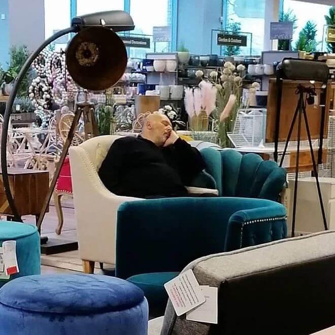 Nỗi khổ sở của các người chồng khi đợi vợ mua sắm-9