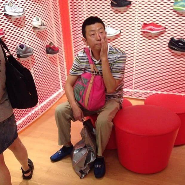 Nỗi khổ sở của các người chồng khi đợi vợ mua sắm-11