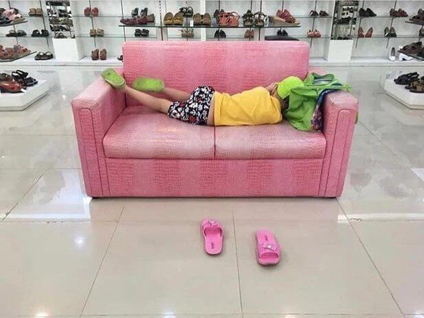 Nỗi khổ sở của các người chồng khi đợi vợ mua sắm-1