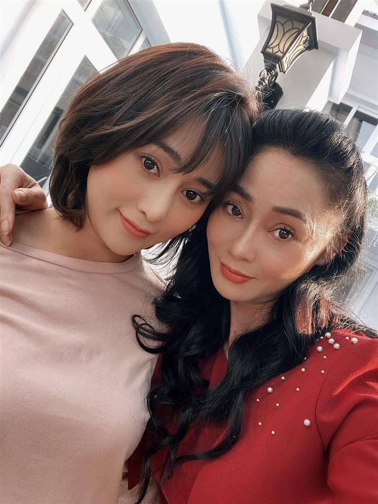 Mặc mốt lộ nội y, Quách Thu Phương U50 trẻ hơn Phương Oanh-8