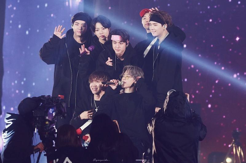 Vé concert offline của BTS bị độn giá lên hơn nửa tỷ đồng-1