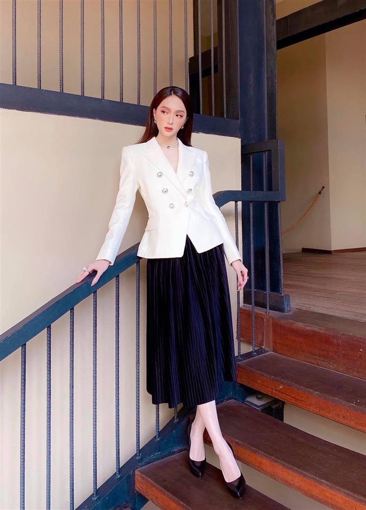 Hẹn hò Matt Liu, Hương Giang diện mãi 1 kiểu chân váy đen không chán-5