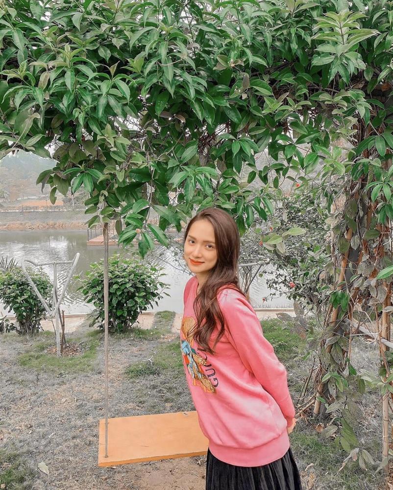 Hẹn hò Matt Liu, Hương Giang diện mãi 1 kiểu chân váy đen không chán-11