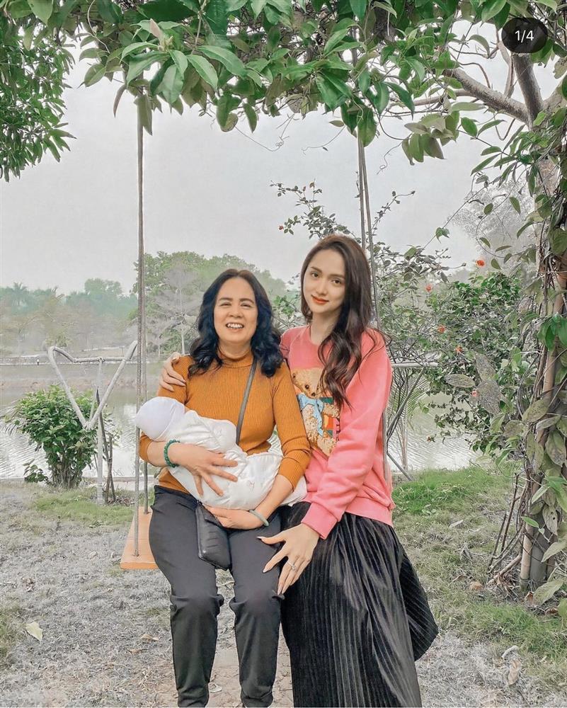 Hẹn hò Matt Liu, Hương Giang diện mãi 1 kiểu chân váy đen không chán-10