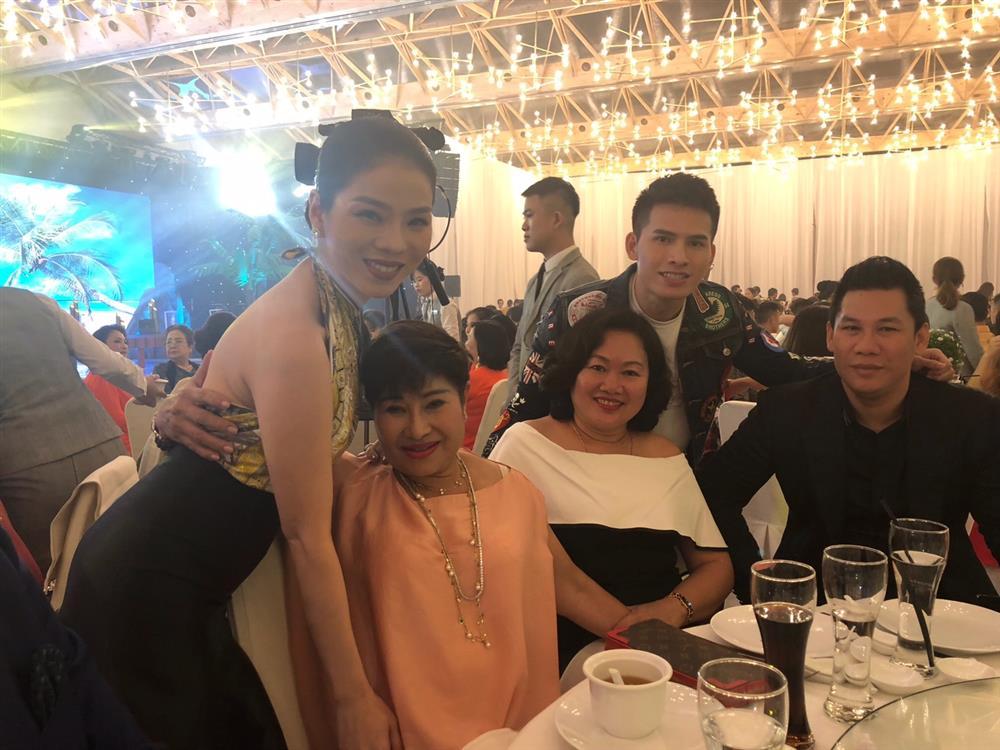 Bà bầu Liên Phạm vừa đệ đơn ly hôn Đàm Vĩnh Hưng là ai?-6