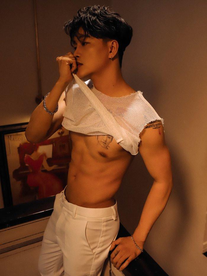 Tình tin đồn Nhật Kim Anh khoe ảnh cởi sạch áo quần-2