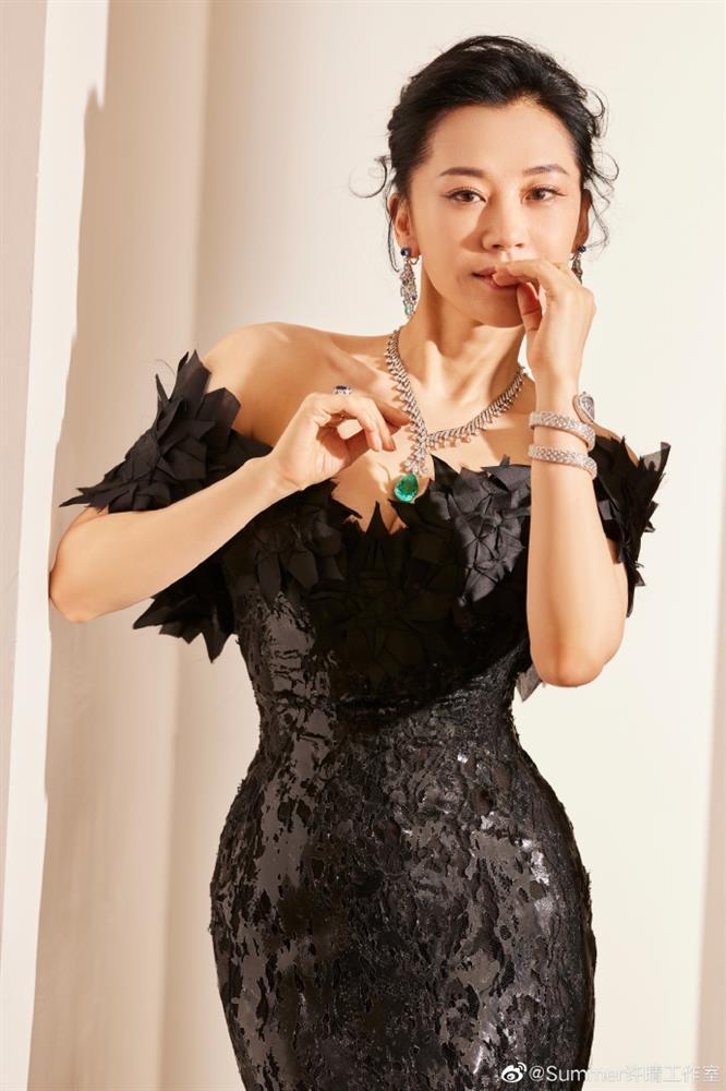 Thánh Cô Hứa Tình trẻ đẹp ngỡ ngàng bên Dương Dương-2