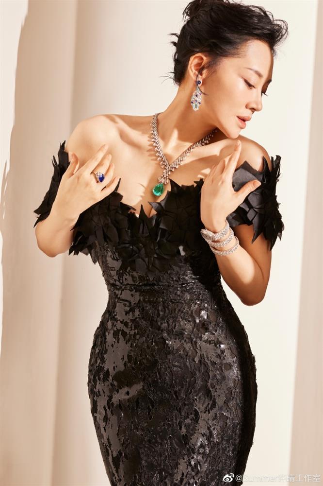 Thánh Cô Hứa Tình trẻ đẹp ngỡ ngàng bên Dương Dương-3