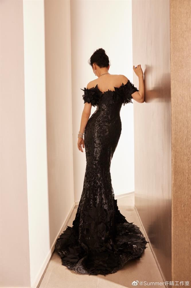 Thánh Cô Hứa Tình trẻ đẹp ngỡ ngàng bên Dương Dương-4