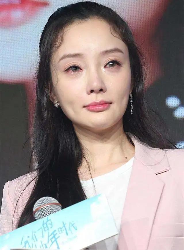 Người đẹp cắm sừng Lý Tiểu Lộ nửa đêm livestream khóc nấc-2