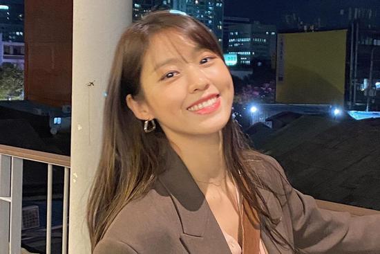 'Nữ thần sexy' Seolhyun khoe mặt mộc không tì vết