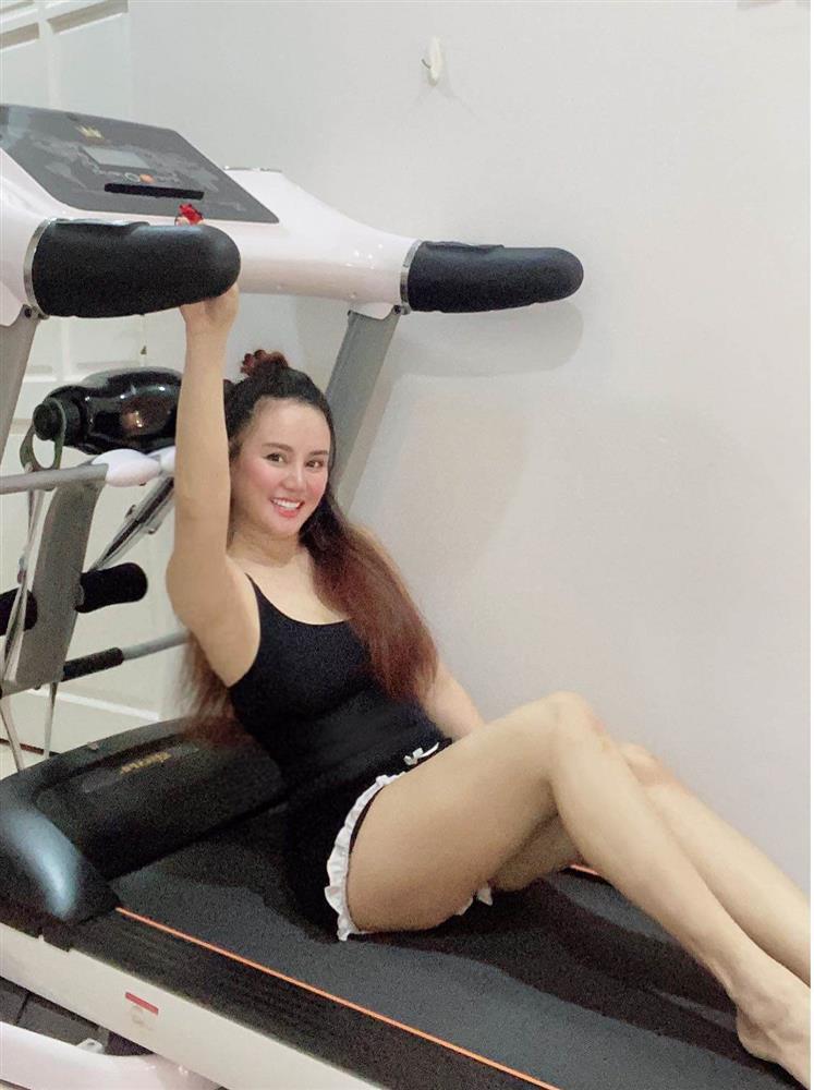 Vy Oanh 1 thời xồ xề, phá nét giờ thon thả khác lạ hậu sinh con thứ 3-3