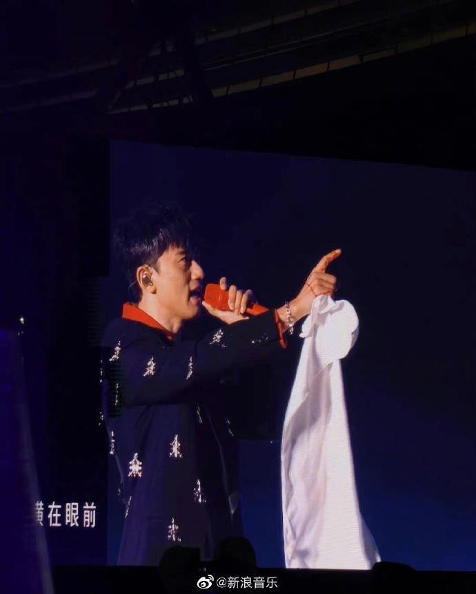 Rùng mình cảnh Trương Kiệt rơi tự do, tay đầm đìa máu-4