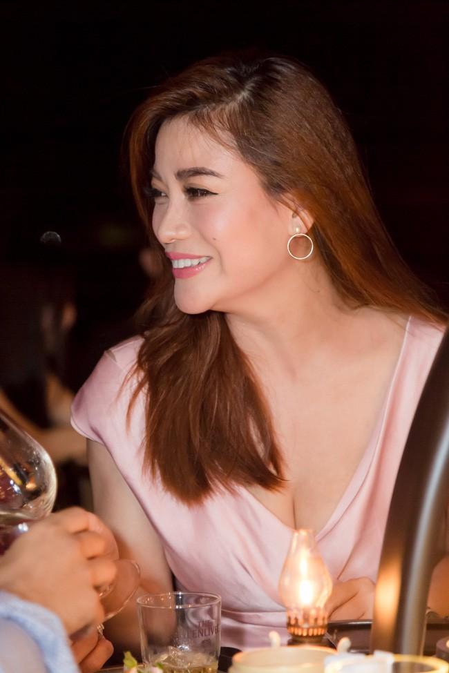 Trương Ngọc Ánh xuất hiện với gương mặt đơ cứng, lạ lẫm-4