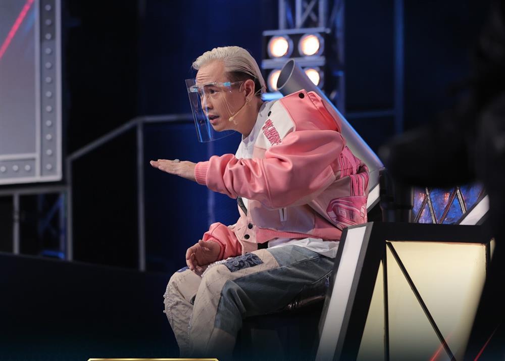 Binz vẫn nghiện màu hường và sặc mùi tiền qua 2 mùa Rap Việt-1